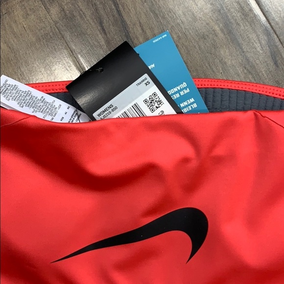 NIKE Women’s TRAINING TOP DRI-FIT Technology - Picture 12 of 16